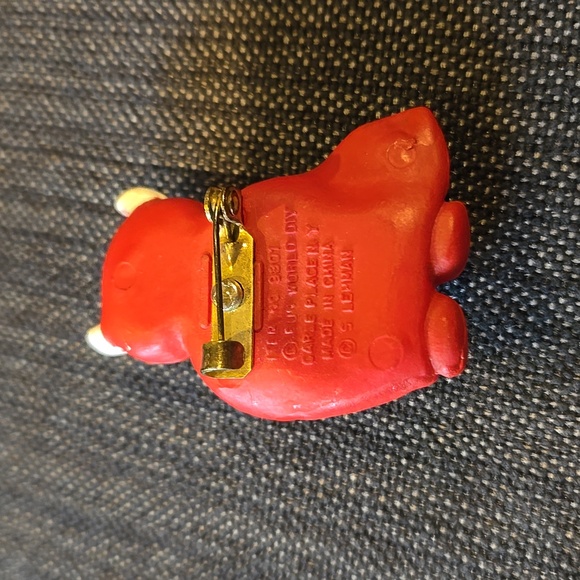 Cute devil pin - Picture 2 of 3